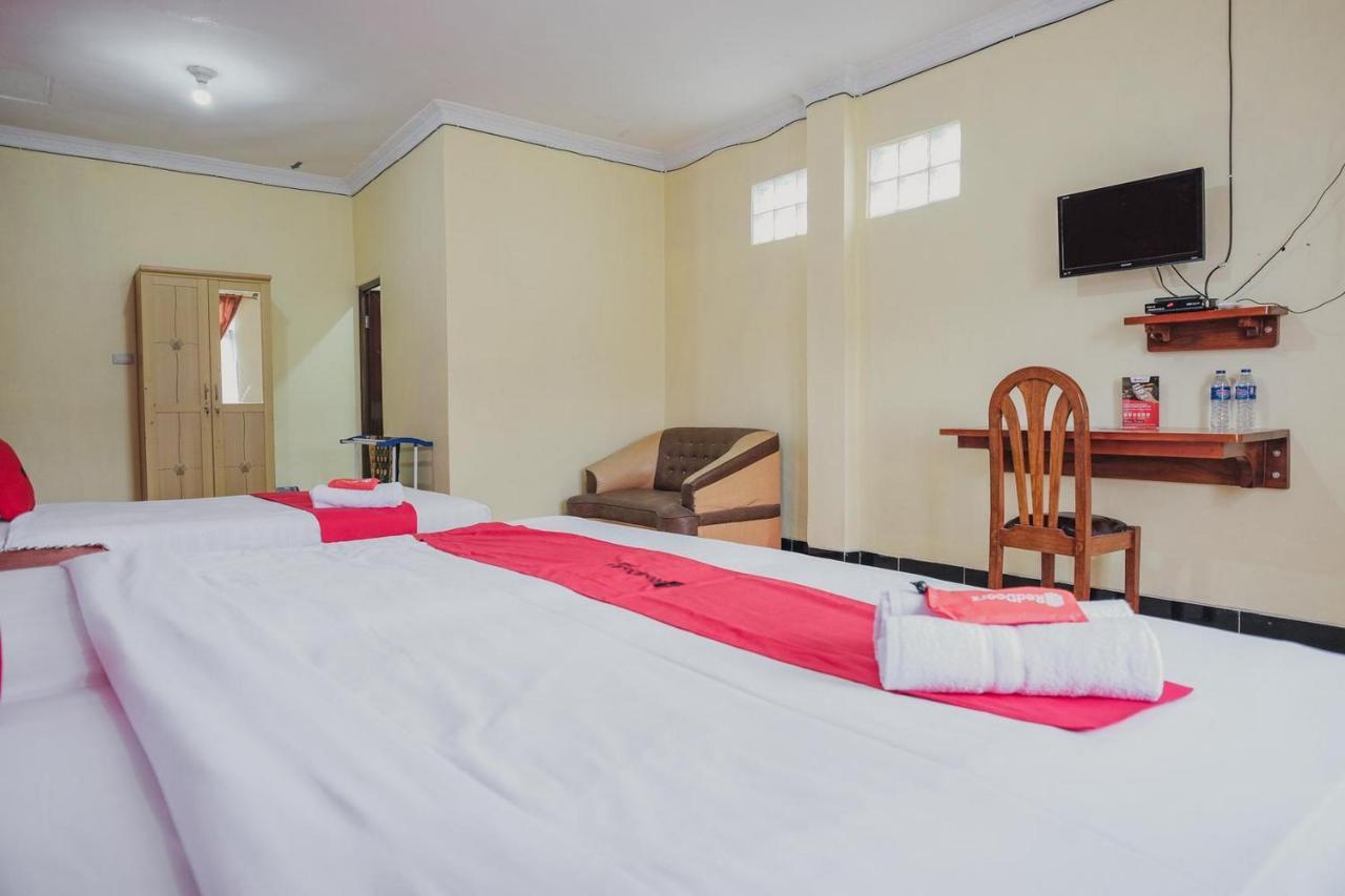 Hotel Reddoorz Syariah Near Kebun Raya Liwa Negarabatin Exteriér fotografie